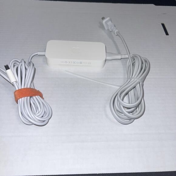 Apple AirPort Extreme Base Station A1408‎ 802.11n WiFi Router - W/ Power Cord - Picture 4 of 4